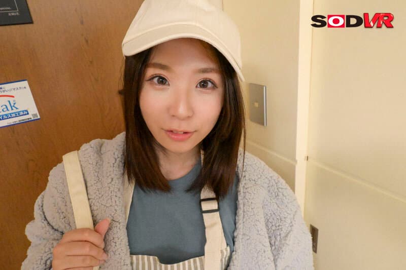 DSVR-1309 小林沙良一位长着娃娃脸的妻子从可穿戴 VR 夫妇经营的咖啡馆里溜出来，享受着白天的快乐。脱下围裙后不久，一场短暂的、充满亲吻的秘密会议就开始了。萨拉 (29)