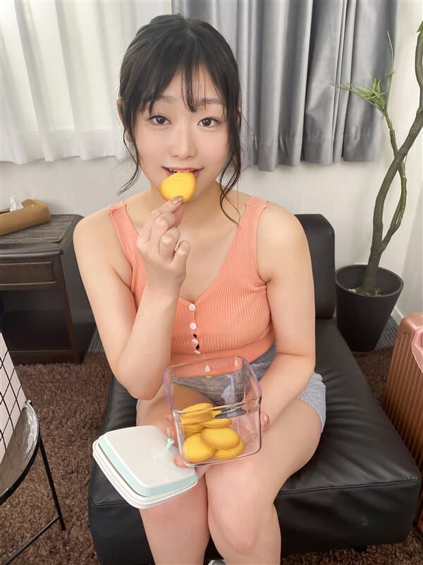 KIWVR-526 [VR] [禁止触摸！生产 NG！ 】 出差男装美容院给高大巨乳苗条美容师打春药的时候，我被强奸和一连串的抽搐惊醒了！敏感早泄 我把每一滴精液都狠狠地射进去了。