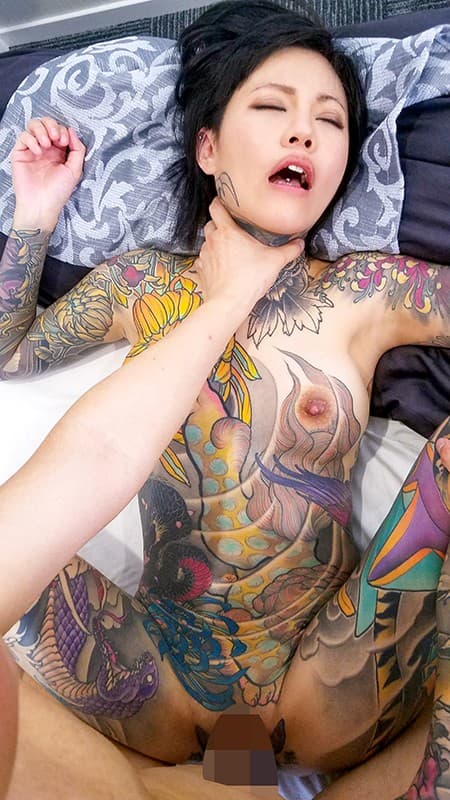 KIWVR-189 【VR】本性受虐狂【全身刺青的放荡妹子】骂我，可是……【真德M】玩的猛！如果你按照要求做 Irama、勒死、打屁股、玩具责备，你会感觉到它并射精！侧位，女牛仔位，坐位，后位，… 桜雅凛