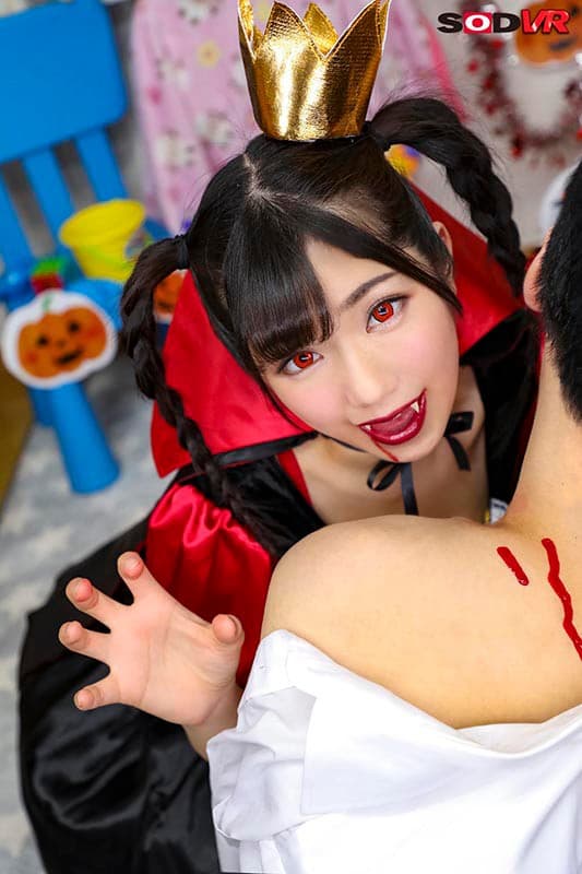 DSVR-555 【VR】这也是吸血鬼万圣节 隔壁的女孩是活了1000年的真正吸血鬼！ ??血与灵可以挤进棺材！ 有栖るる