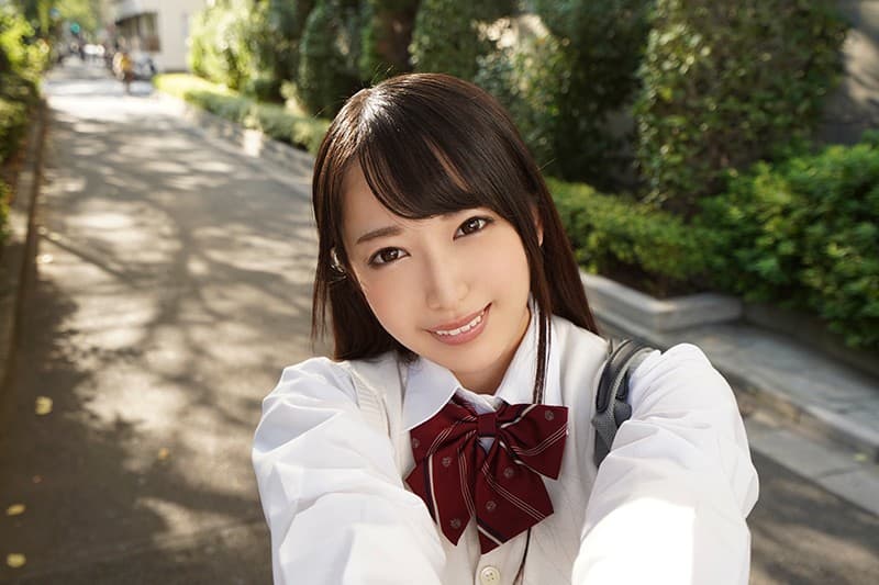 KIWVR-114 [VR]60fps [奇闻趣事 VR] “从第一次看就一直很喜欢，请跟我出去◆” 与成为情人的美少女J○初次约会！ Flirtatious Love Love Creampie Car SEX 弥生みづき 在回家的路上