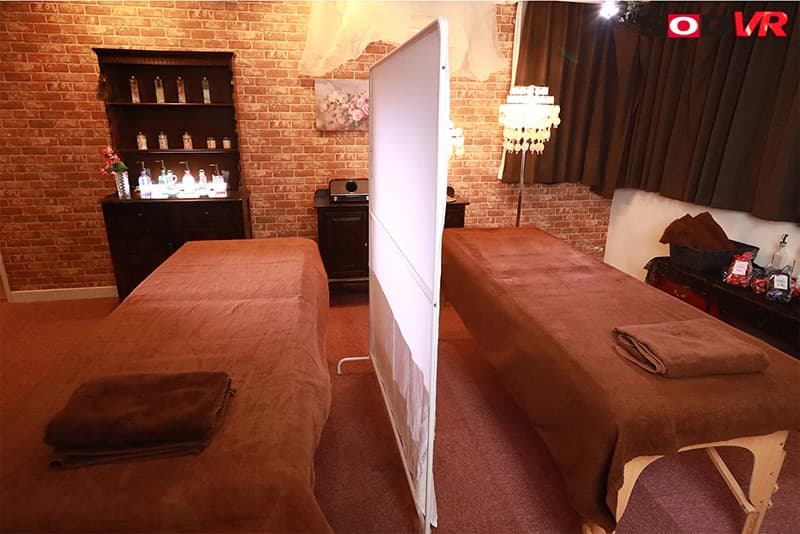 DSVR-605 [VR] Pair Room NTR Esthe 2 虽然就在她身边，却被荡妇美学家责备，甘曼汁不断涌出！在不违背性欲的情况下接受原始阴道射精！