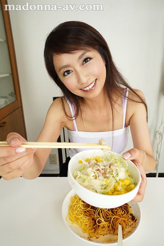 JUVR-036 【VR】已婚人寿保险小姐照顾所有在突发事故中受伤双手的不便我。