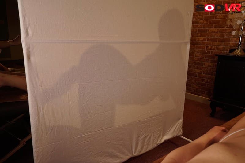 DSVR-483 【VR】ペアルームNTRエステ すぐ真横にエステを受けている彼女がいるのに痴女エステティシャンの手技にチ○ポはギンギン！性欲には逆らえずなすがままに受け入れナマ中出し射精！