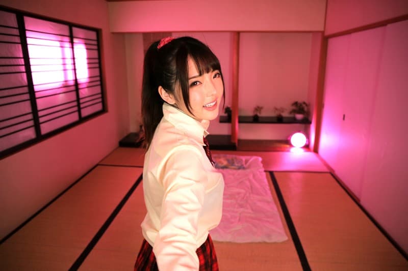 KMVR-615 【VR】知る人ぞ知る地方でひっそりと営業する伝説的女子校生限定ちょんの間風俗！都会では行えない非合法サービスの連続で、美少女女子校生と精子が果てるまで楽しむことができる！ 御坂りあ