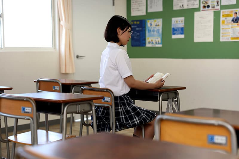 SAVR-943 【VR】绝对没有男朋友的朴素内向女生宫城，从龟头到蛋蛋舔遍的深情口交求爱