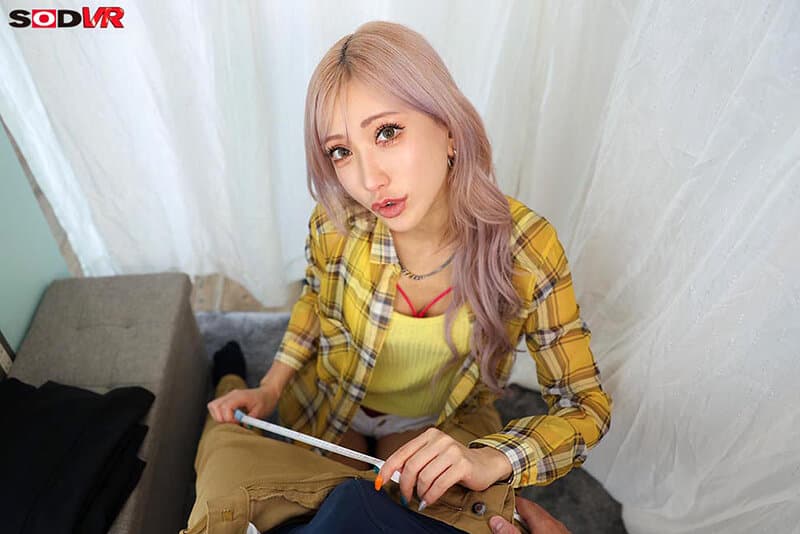 DSVR-1880 【VR】【8K】她悄悄把我带进试衣间，若无其事地引诱我勃起，然后痴女般尽情挑逗我的隐藏肉食系辣妹店员AIKA