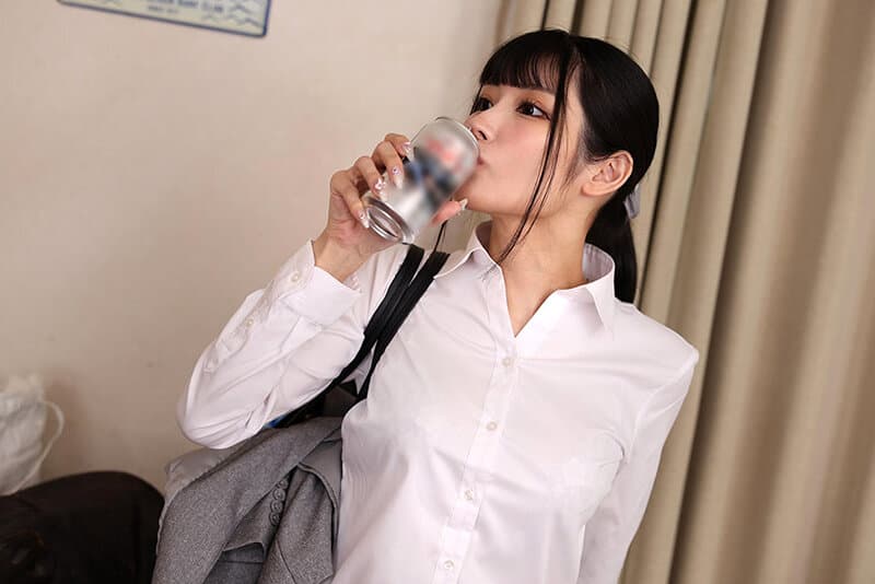 SAVR-947 【VR】发现失业隐居的姐姐自慰后，她化身魔女，将我深深埋入她湿润的体内。胡桃樱