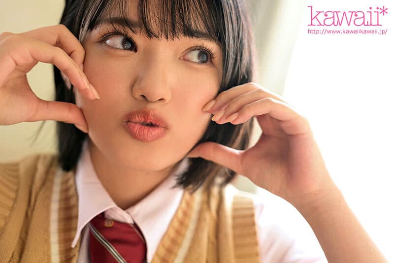 KAVR-488 【VR】アイドルに憧れてメイド喫茶でバイトするキラキラ制服少女をプロデューサーになりすまし騙しハメ姦 八坂凪