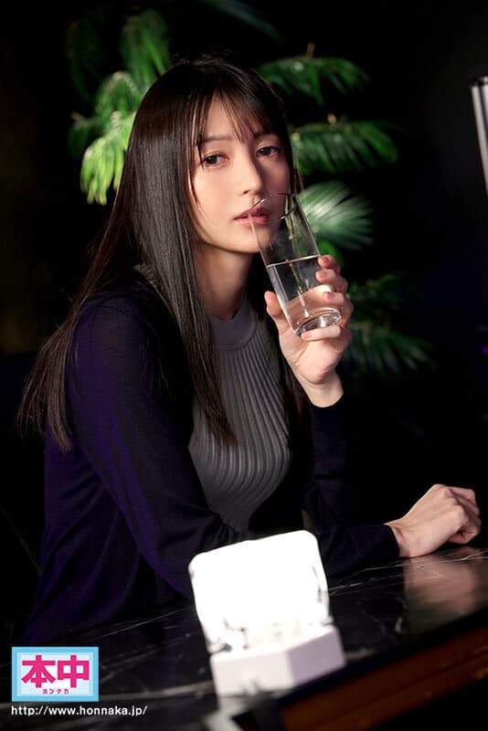 HNVR-174 【VR】初めて行ったハプバーで出会ったきれいなお姉さんと 幸村泉希