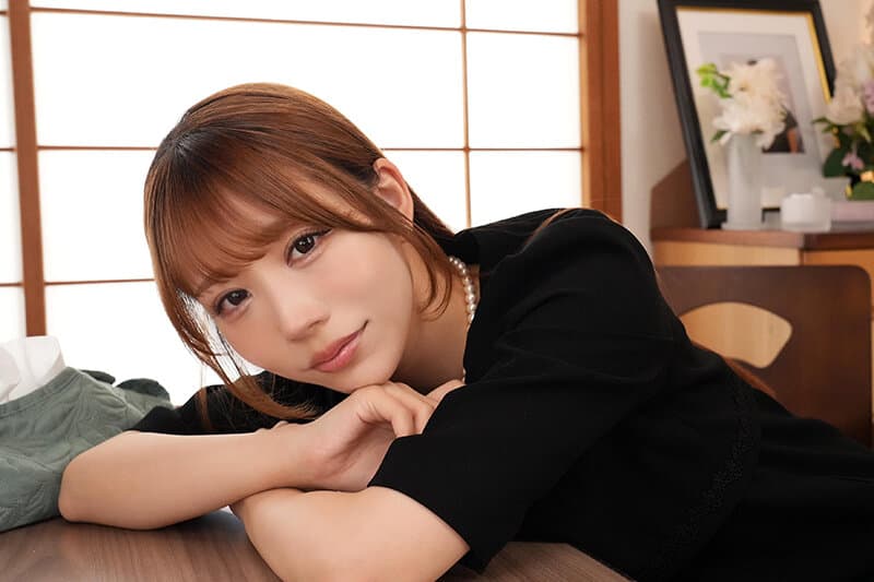 SAVR-940 【VR】青梅竹马守寡满一年 用紧密拥抱与热吻填补内心空洞 在激烈交合中消解悲伤 尾崎绘里香