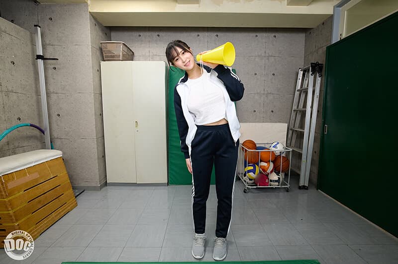 DEVR-031 【VR】「先生、あの日の約束覚えてる？」教育実習にやってきたのは、かつて僕に淡い恋心を抱いてくれていた教え子の雨宮だった。あの日と同じ教室で、あの日とは違う続きを… 雨宮ひびき