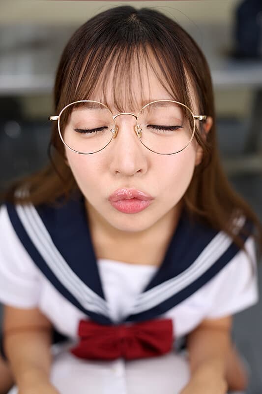 SAVR-905 【VR】またがりキスで夢中にされ、練習してきた腰使いに没頭。罰ゲームで付き合ったクラスの地味女に魅せられ、僕の方から離れられなくなった。 小那海あや