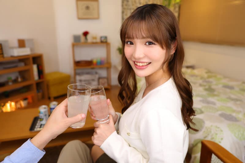 URVRSP-543 【VR】【8K】在职场被受欢迎的美女后辈OL引诱，我被她榨取得忘乎所以的次数无法计算。佐藤爱瑠