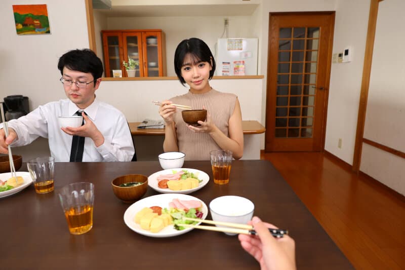 URVRSP-542 【VR】【8K】被卑劣继父抓住把柄的我，趁丈夫不在时被他胁迫缩短时间中出，无助地怀上了他的孩子。梅田南