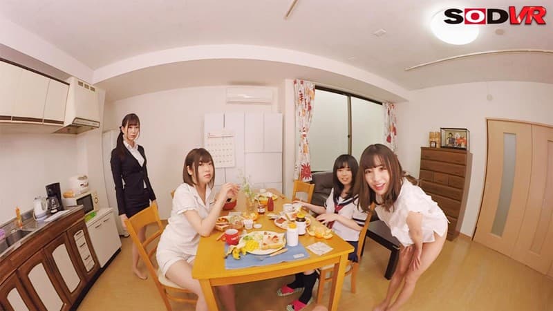 DSVR-245 【VR】長尺155分 家族で男は僕ひとり！「4人姉妹と連続セックス朝生活」