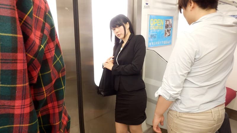 DSVR-103 [VR] 在你面前的性骚扰者！面对一个用寻求帮助的表情盯着我的女孩，我什么也做不了。一个荡妇出现，一边看着被操的女孩，一边被反骚扰！ Yuri Oshikawa Satori Fujinami