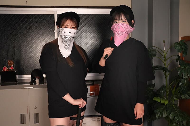 SAVR-911 【VR】暗黑兼职：两名光滑无毛女匪闯入，榨取精华，双人无毛暗黑SEX