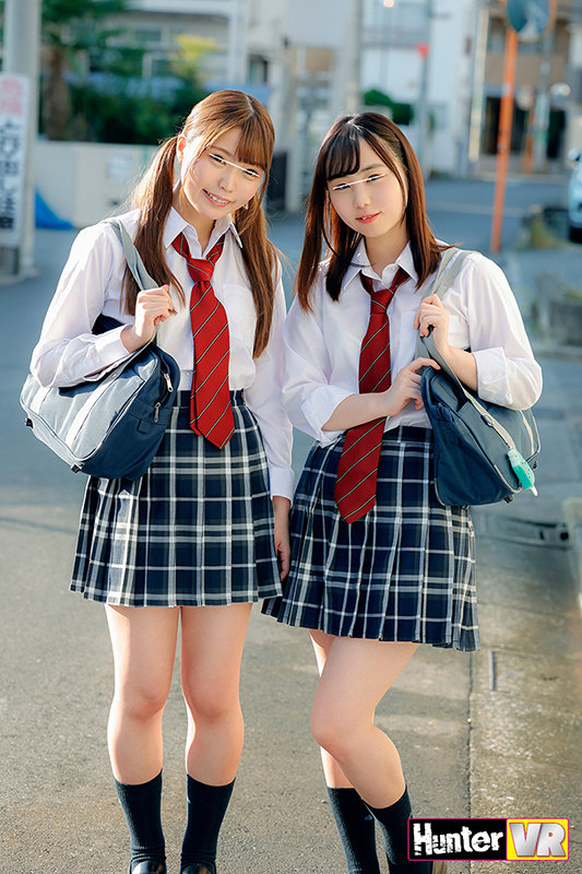 HUNVR-125 【VR】 【ほどよい天井特化は当たり前！やや目が疲れるかもしれない座位密着特化】 セックスのハードルが超低い男女比率の1:9学校。使わなくなった部室でヤリマン女子とハメまくり！