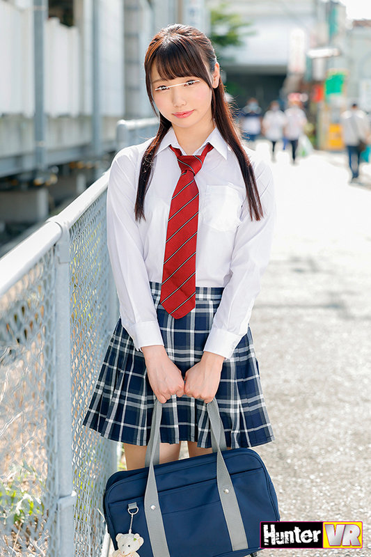 HUNVR-125 【VR】 【ほどよい天井特化は当たり前！やや目が疲れるかもしれない座位密着特化】 セックスのハードルが超低い男女比率の1:9学校。使わなくなった部室でヤリマン女子とハメまくり！