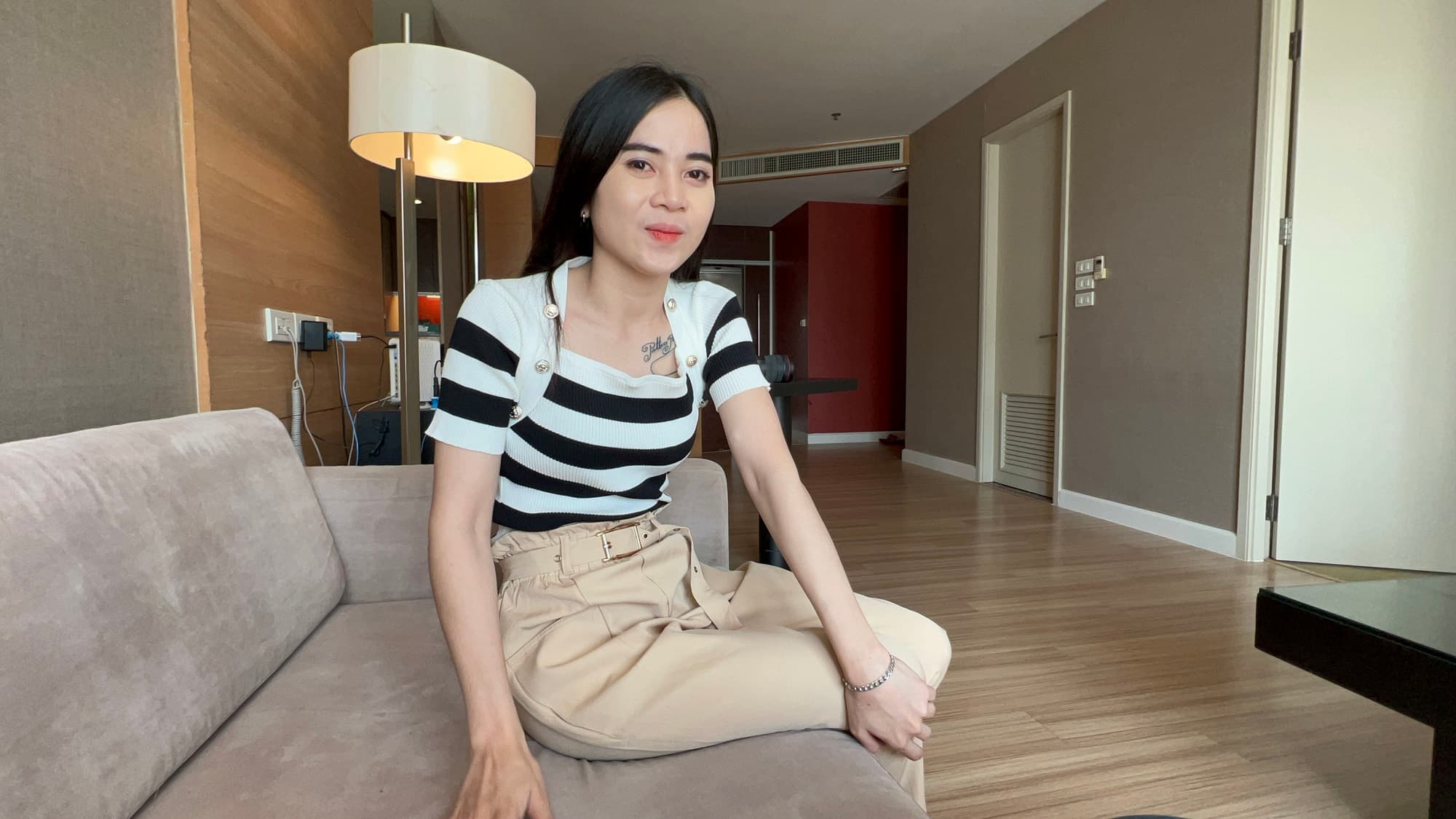 THAI University Student Easily Turned Into A Porn Slut 影片截图 1