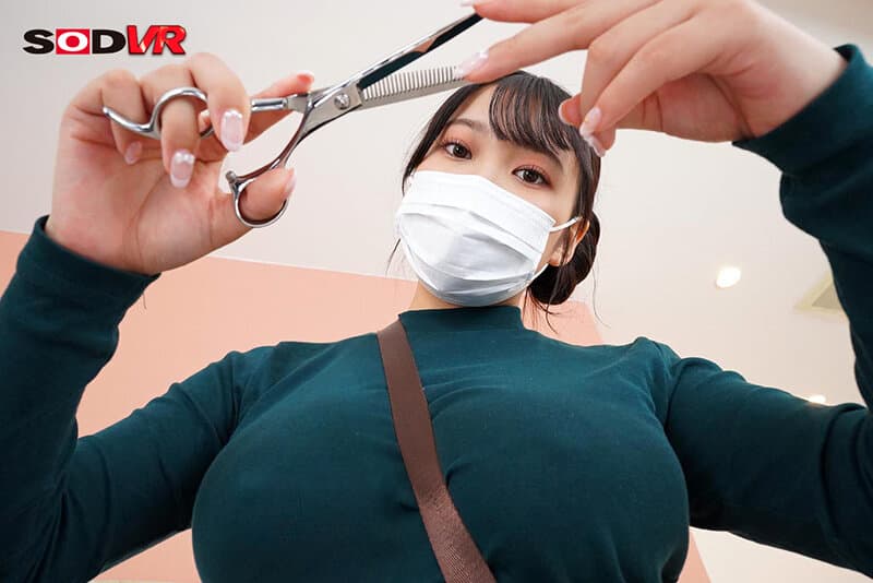 DSVR-1229 理发店里的巨乳面具美女,剪了个便宜的发型,让你想射多少就射多少。理发店里的巨乳面具美女,剪了个便宜的发型,让你想射多少就射多少。 影片截图 4