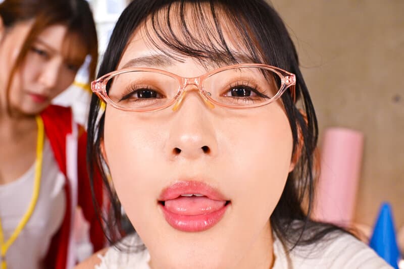 VRPRD-192 【VR】【8K】恐怖老师VS温柔老师!←左边是地狱,右边是天堂→截然不同的二位女教师携手指导 影片截图 6
