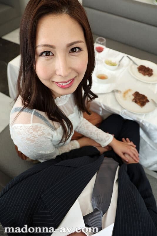 JUVR-151 【VR】マドンナVR初登場！！ 壁ドン 顎クイ 年上女性に堕とされる極上体験VR― 抗えぬ大人の距離感―。 佐田茉莉子