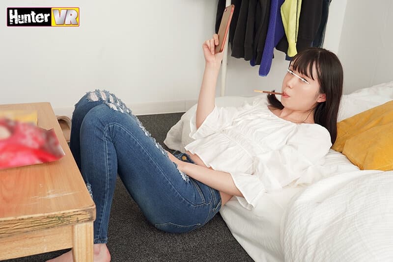 HUNVR-174 【VR】「おっぱい揉まれたら大きくなるってホントかな…」いつも明るい幼馴染がちっぱいを理由にフラれたらしくその日から毎日ボクにAカップを揉ませに来るようになった…のだが、たまたま触れた乳首が超敏感だという事が判明！それまで必死にこらえていた喘ぎ声が暴発！…