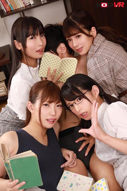 DSVR-558 【VR】官能小説家の家で生まれた淫語4姉妹に前後左右の囁（ささや）きカルテットで羽交い絞めにされながらねっとりじっくり痴女られる