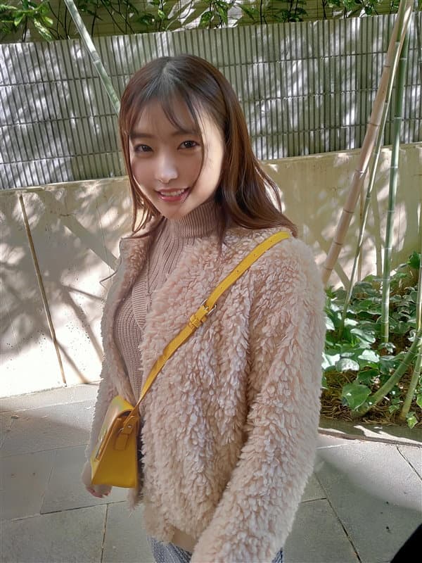 KIWVR-347 【VR】「1cmだけでいいから…1回挿れて…お願い！」童貞のボクに【神展開！】ヤリたいアピールに押し負けて初体験を奪われたらボクのリビドーが覚醒！Gカップの極上柔乳と生マ○コのヌルヌル感触に興奮して怒涛の【中出し6発?顔射】【ラッキースケベVR！！】 伊南えりか