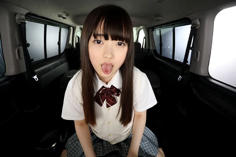 KIWVR-086 【VR】超画質革命！「おじさん大好きっ◆」黒髪清楚な見ための淫乱J○とホテルまで我慢できず出会ったその場で生ハメ中出しカーSEX 美甘りか