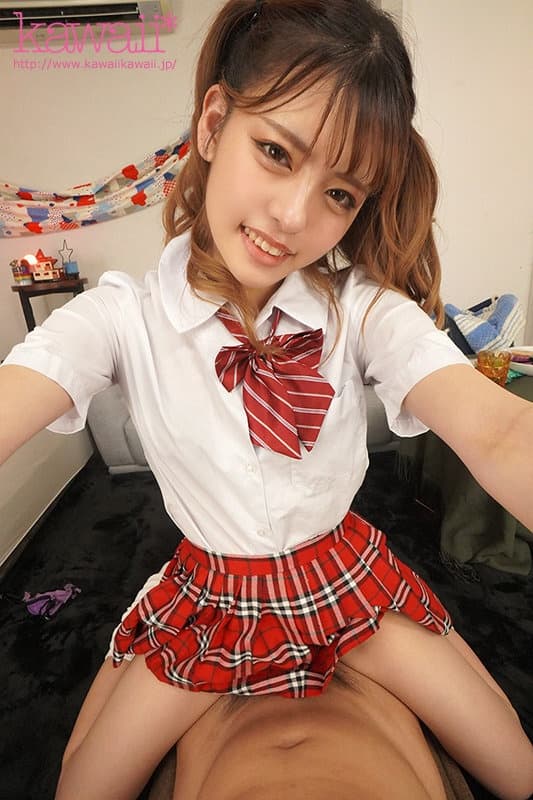 KAVR-215 【VR】【童貞】って小バカにされて売り言葉に買い言葉で【ヤリマン】って挑発したらギャルの幼馴染に筆おろしされた話。 大島せな