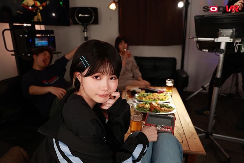 DSVR-1335 【VR】ビジュ最高女子のいちかちゃん カラオケで酔って寝てるサークルのみんなにバレないようにドちゃくそセックスした… ＃ボーイッシュ ＃カラオケSEX 松本いちか