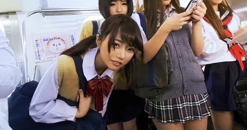 CLVR-055 【VR】盗撮痴漢VR 仲間と一緒に電車で隠し撮りしていたら制服女子が痴漢魔に襲われているのを目撃！女子2人が目で助けを求めていたので助けてあげたら、 ヒーロー扱いされてラッキースケベ4Pできた！