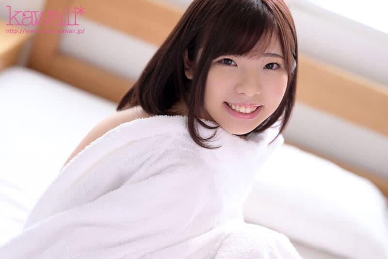 KAVR-248 【VR】初めて出来たロリ彼女が脱いだら…わぉ！着衣から想像できないGcup色白美巨乳！フェラで！パイズリで！セックスで！最高すぎて3発ドッピュン！ 佐久良咲希