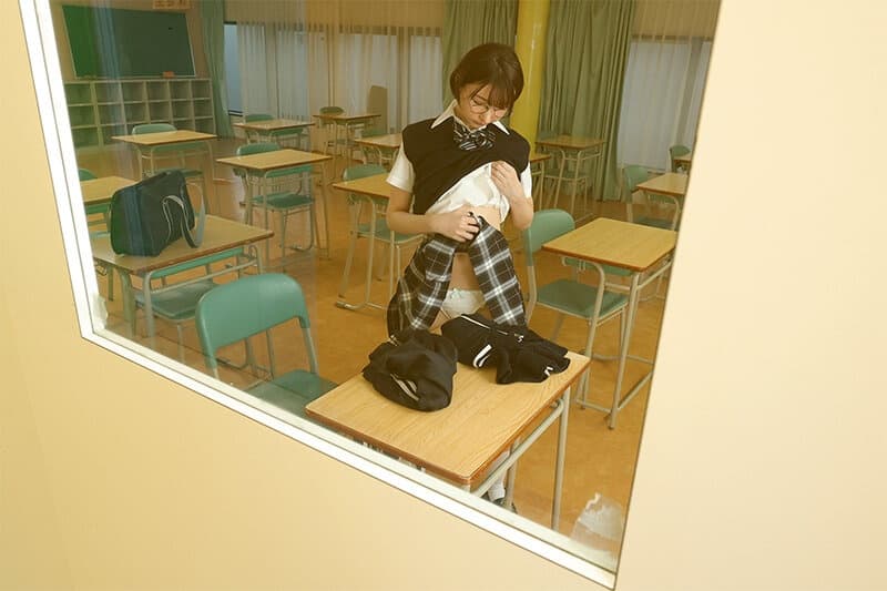 URVRSP-259 【VR】【8K VR】真面目で大人しめな眼鏡女子ほど、実はクラスの男子でオナニーしているエロ偏差値も高学歴女子だった！ ゆい