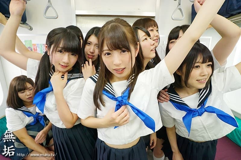 MUVR-001 【VR】 【無垢長尺VR！】純真無垢な制服美少女9人とハーレム学園生活 ウブっ子たちの真っ白なパンティの匂いをリアルに感じる312分 超ド迫力でパンティを楽しむノーモザイクVR