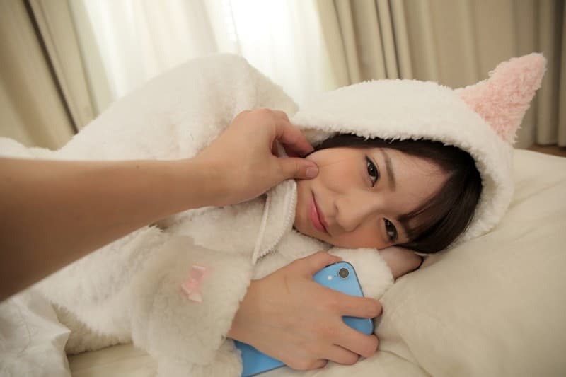 KMVR-617 【VR】【新感覚ドラマVR！】ボクにとって動画ってやつは結局夢と同じで、ぬくもりも無ければ香りもしないが、そこでしか存在しない君を想う不適当な温度感 麻里梨夏