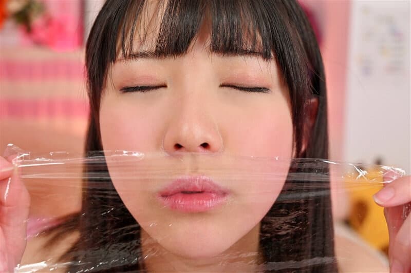 KIWVR-358 【VR】【お触り禁止！本番禁止！】ヤレそうなのにヤレない…【S級激カワ本物女子○生に媚薬を盛ると淫乱覚醒！】早漏敏感マ○コを責めて何度もイカせまくった秘密の裏オプ【中出し3発?口内射精】キメパコ孕ませJ○リフレ 横宮七海