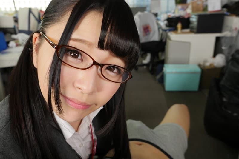 DSVR-060 [Vr] Sod Female Employee Momoka Kato Challenges The First Vr Shooting! While Being Shy, 5Cm In Front Of You, Close Kiss, Shy Handjob That Crawls At The Ear