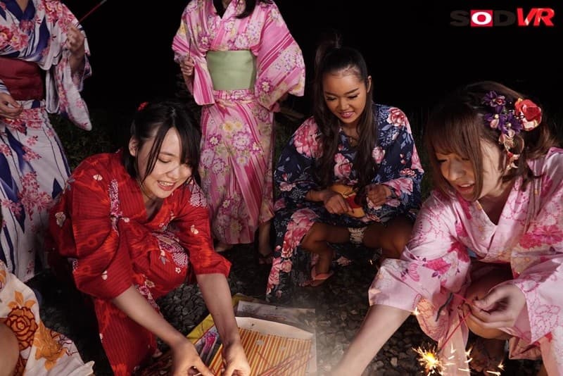 DSVR-302 【VR】夏の夜に線香花火VR 「先に落ちたほうが何でもいう事聞く」という流れで、好きだった子からまさかの告白！2人きりになって浴衣ラブラブ中出しSEX