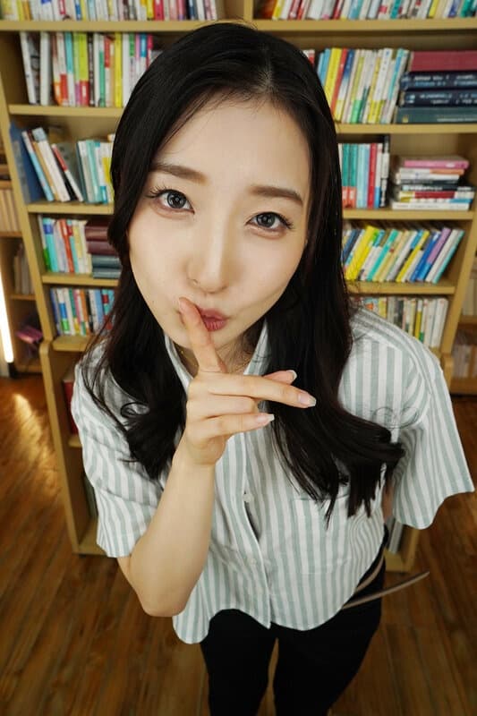 EXMO-033 【VR】声が出せない状態でチ〇コを搾る、ふしだら女教師 月野かすみ【8K】に出てるAV女優名まとめMONDELDE VR – EXMO-033 / [8K] EXMO-033 Tsukino Kasumi Slutty Teacher – VR