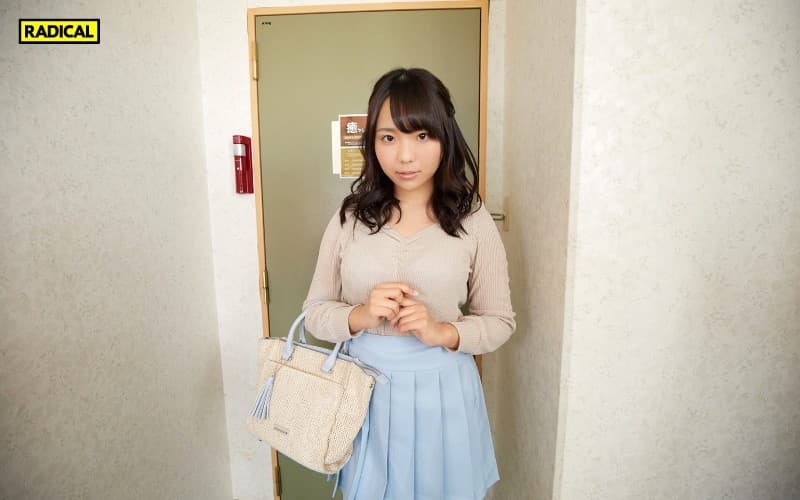 MANIVR-038 【VR】え！こんな若い子が！放尿中のチ○ポを見つめてくる巨乳清掃員のフェラチオ誘惑