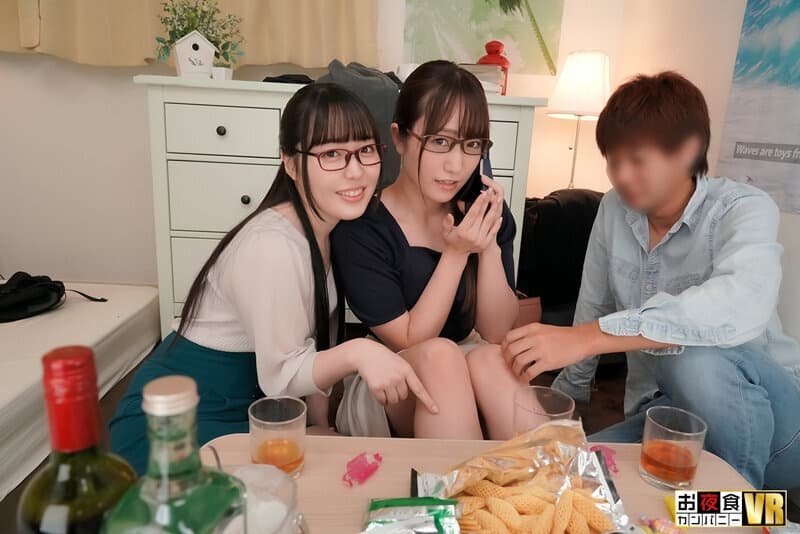 OYCVR-083 【VR】 思い切って勝手にAV化！超イケメンの友達が既にホロ酔いの地味巨乳女子大生連れてきて宅飲み！2 初めは乗り気でなかった地味巨乳女子大生をイケメンの友達が言葉巧みに口説き王様ゲームへ誘導！王様ゲームマジックなのか？それともお酒が回ったからなのか？地味…