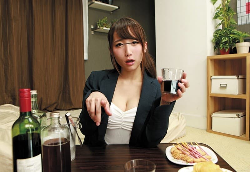 OYCVR-011 【VR】VR長尺 厳しい女上司が酔っ払ってツンデレ まさかのイチャラブセックス！！ボクが勤めている会社の女上司は可愛くてスタイルもいいのだがとにかくボクに厳しい！今日も飲みに付き合わされて説教がスタート！！