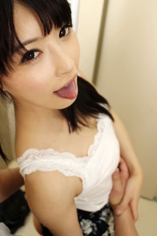 EXVR-128 【VR】エレベーターに男女が閉じ込められちゃった！？ 不安だからとか言いながら手を握ってきたりキスしてきたりで盛り上がって結局中出しSEXしっちゃったボク 波木はるか