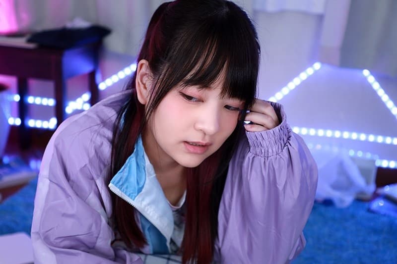 VRKM-185 【VR】僕としかまともに会話が出来ない陰キャの幼馴染は子宮を刺激されて排卵する時の感覚にハマっている あべみかこ