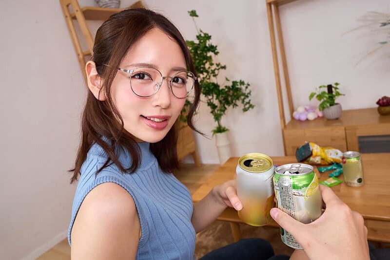 SAVR-459 【VR】私なんかで興奮してくれるの？アルバイト先の先輩が慣れない酒を飲み、突然のキス魔に。可愛い顔して何度も濃密に全身舐めまわし、文化部とは思えない激しいピストンに朽ち果てた夜。 美咲かんな