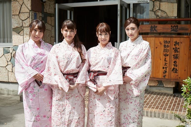 SAVR-033 【VR】山奥の田舎に一日一組限定で巨乳のたわわなお姉さん達が極上のご奉仕を行う温泉宿があるとの噂を聞きつけ訪問することに